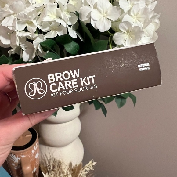 BEVERLY HILLS ANASTASIA • BROW CARE KIT • MEDIUM BROWN - Picture 2 of 3